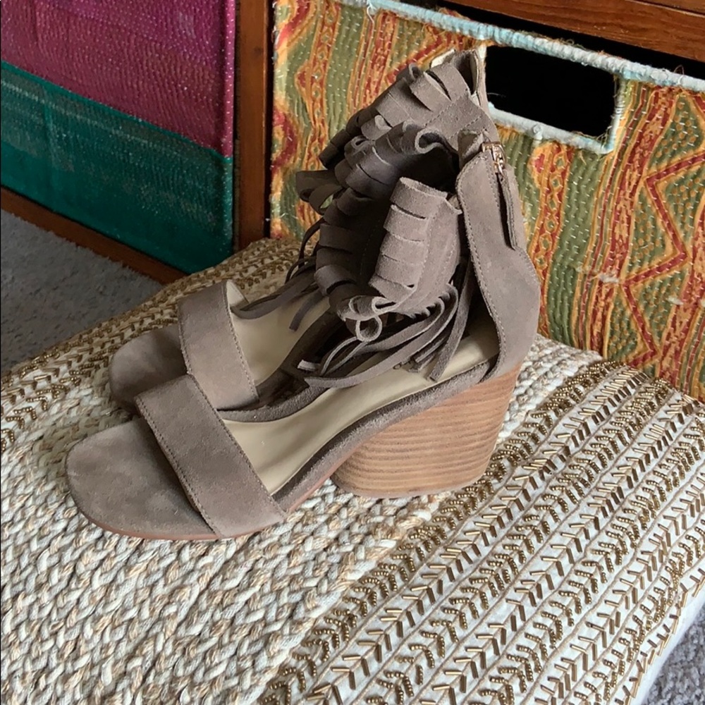 Sandals - Picture 2 of 4